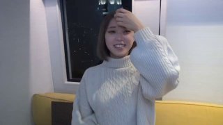 穿情趣装的美女狐狸精，全程露脸妩媚诱人，听狼友指挥互动撩骚，揉奶玩逼自慰呻吟，表情好骚火辣艳舞别错过